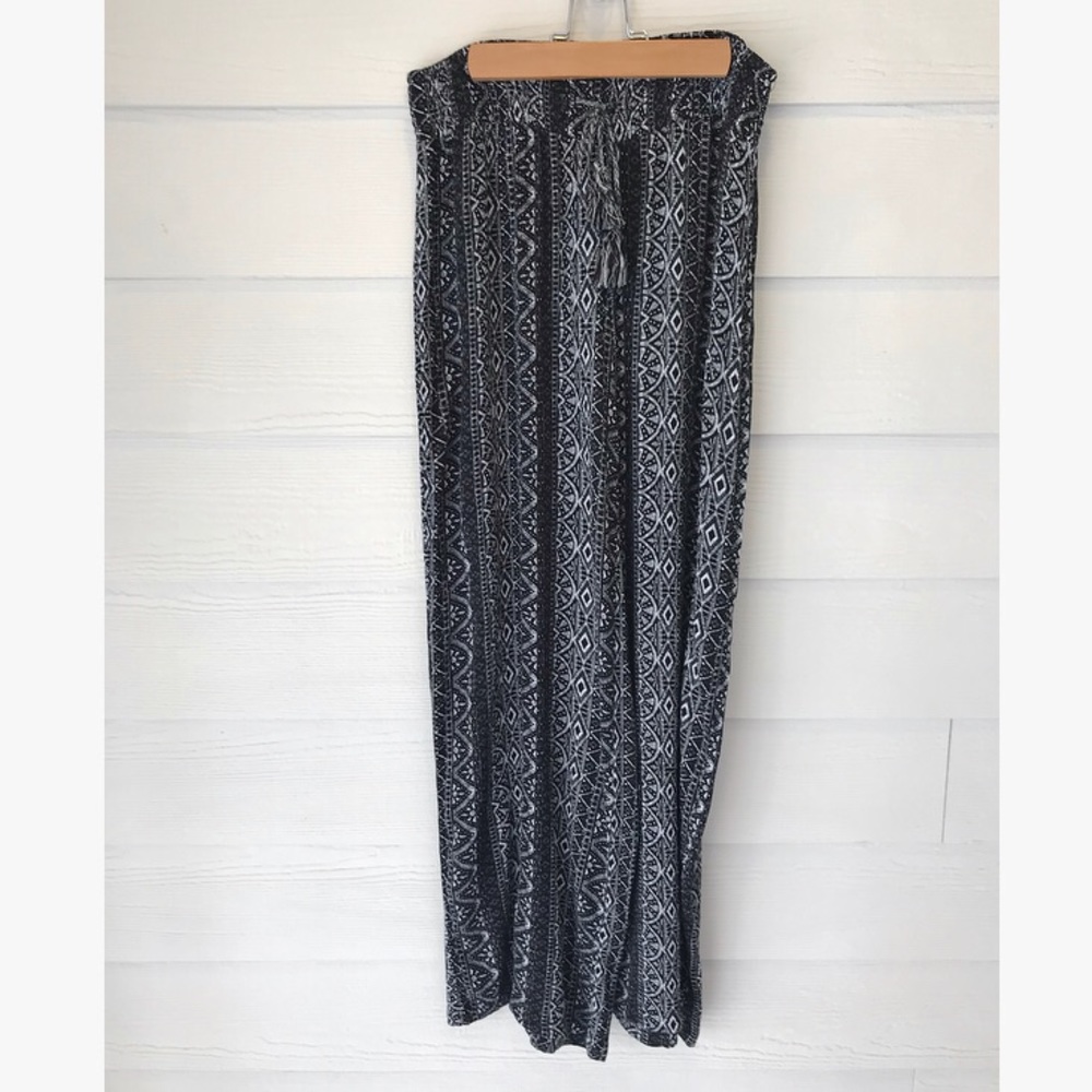 B&W Wide-Leg Pants